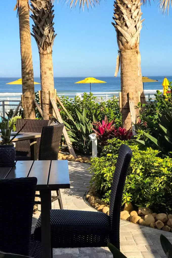 Beach side restaurant in Daytona Beach, Florida - Coastal Wandering