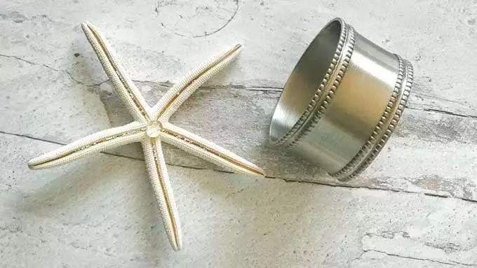 Place glue on back of starfish to glue to napkin ring