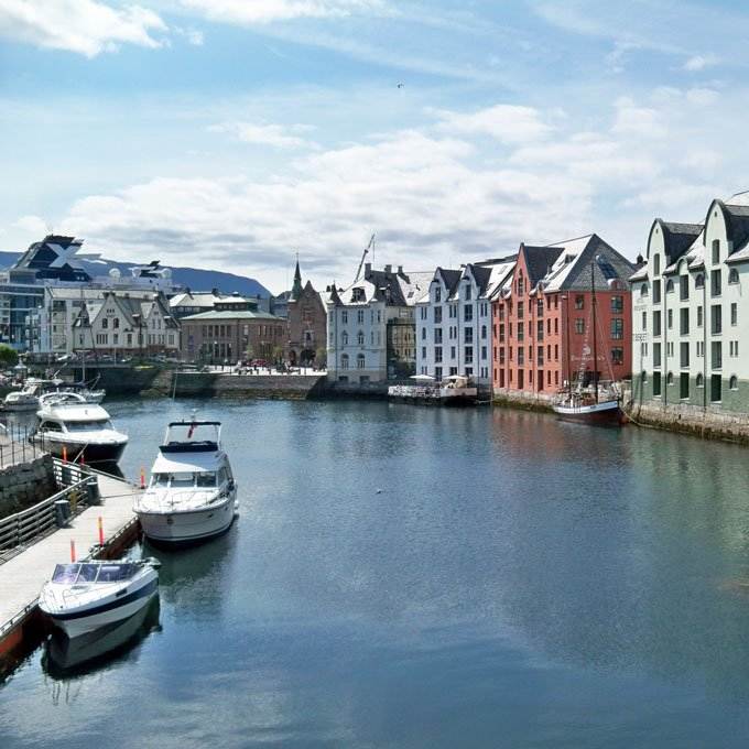 European cruise Alesund Norway - Coastal Wandering