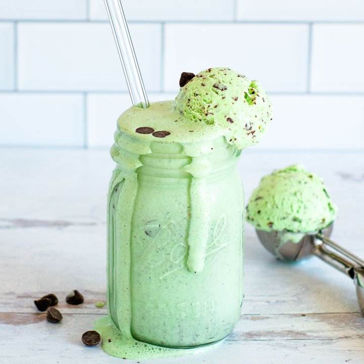 Boozy Mint Chocolate Chip Shake