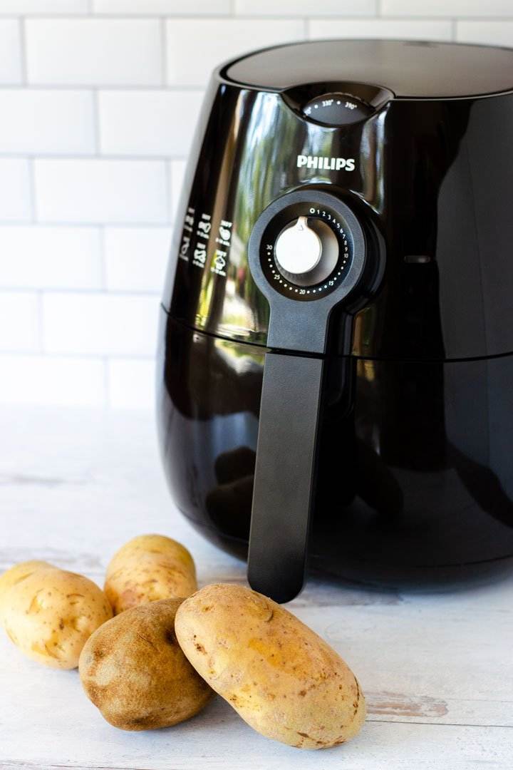 Air fryer with baking potatoes
