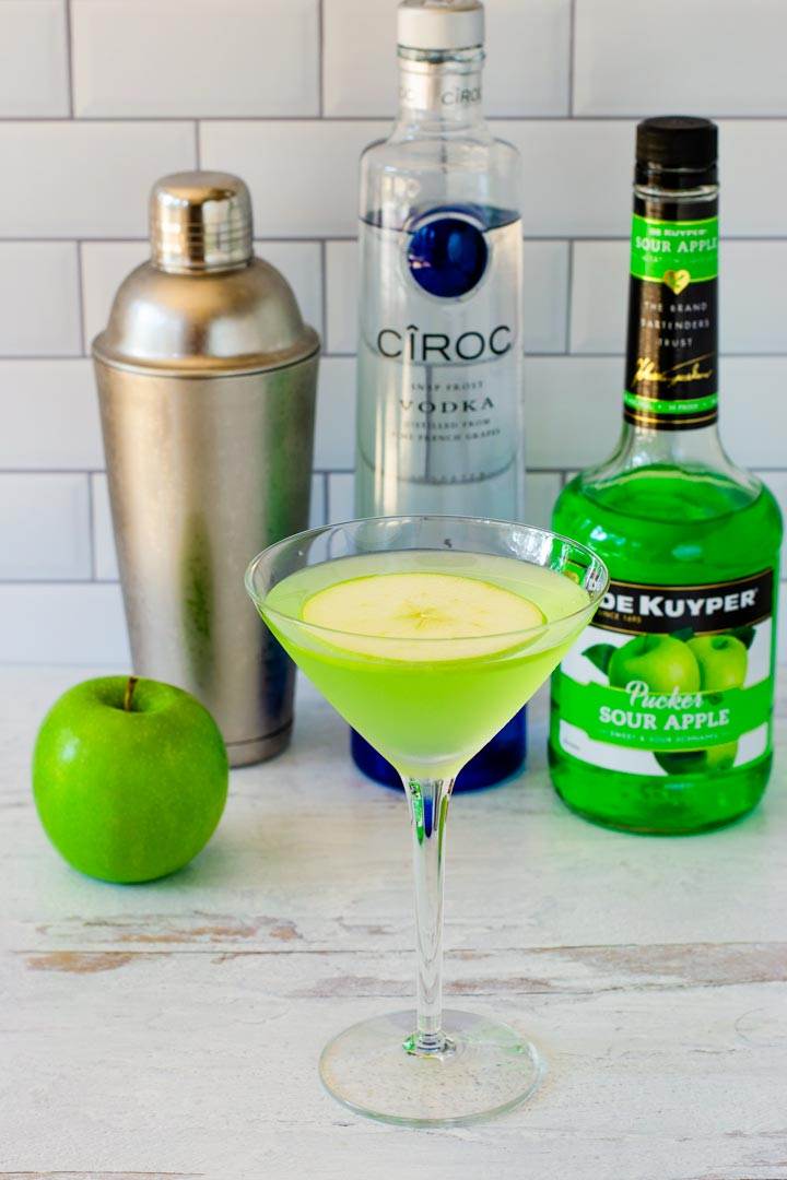 Appeltini, green apple, shaker, vodka, sour apple schnapps