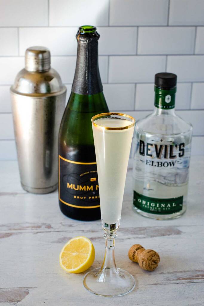 French 75, cocktail shaker, champagne, gin, lemon