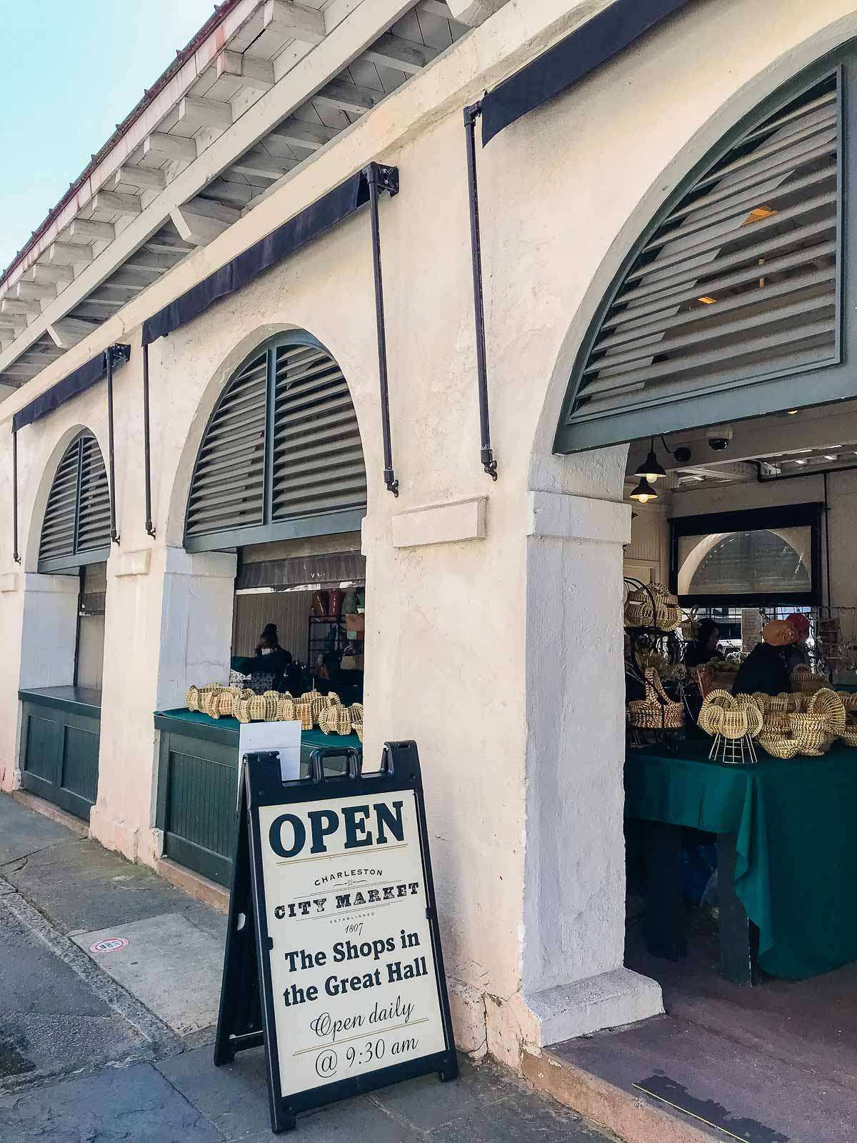 Charleston City Market entrance and basket shop