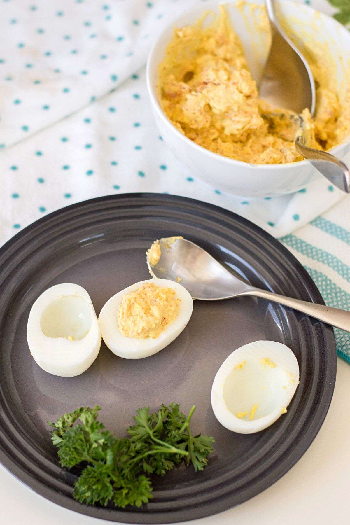 filling egg whites with yolk mixture