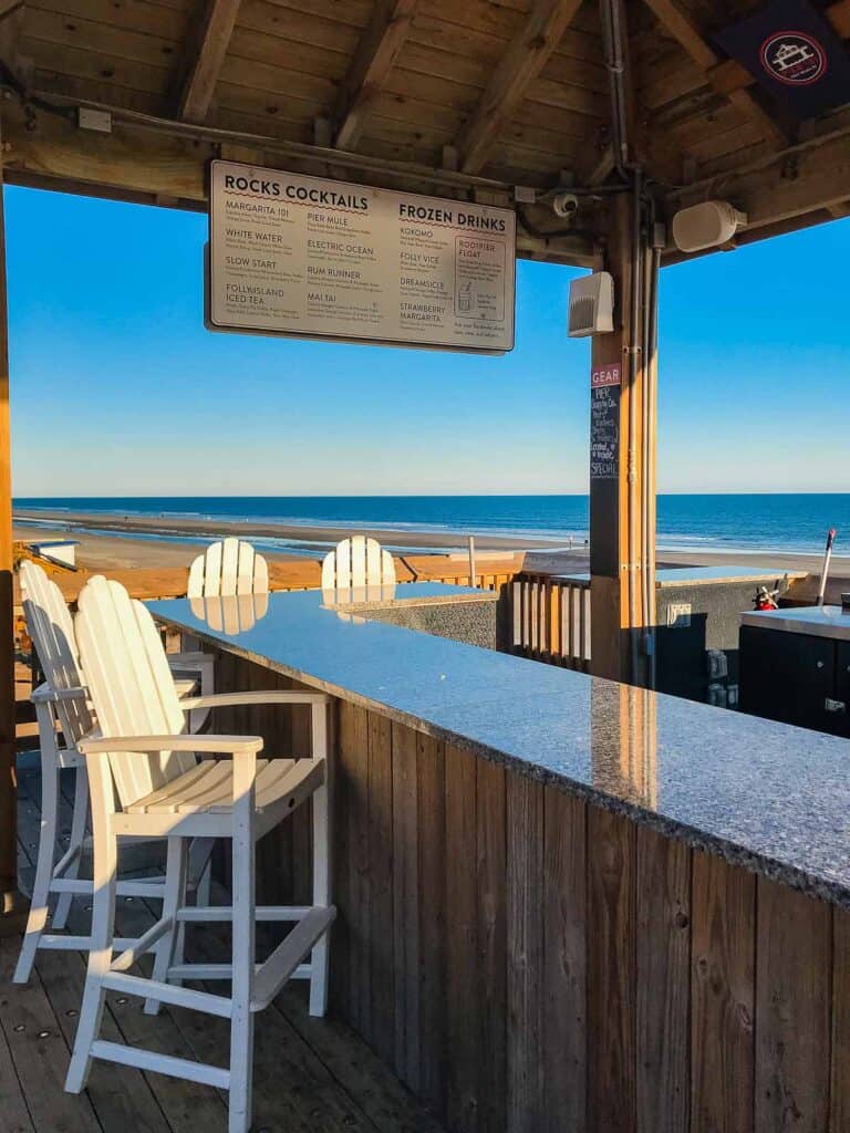 Outdoor bar at Pier 101 Restaurant